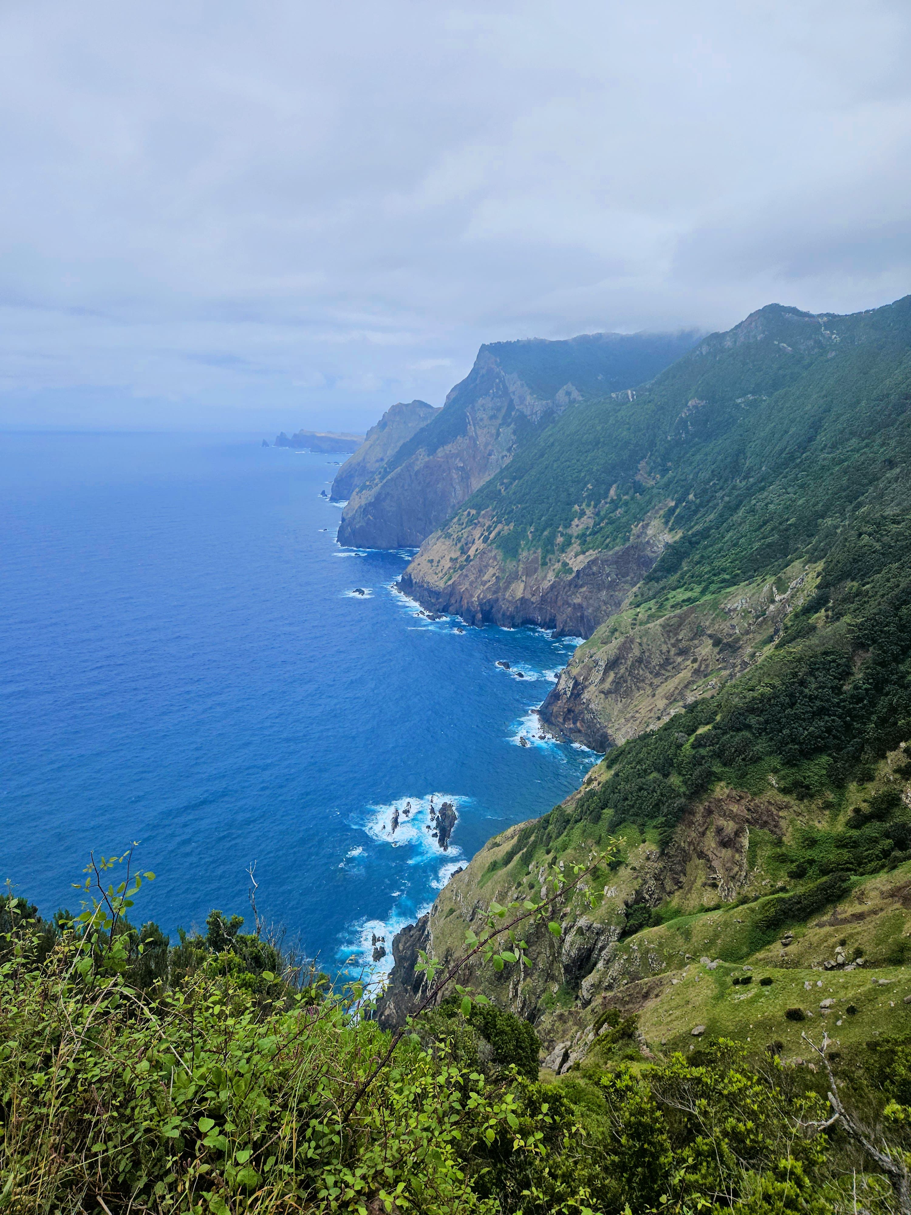Falaises de la côte nord-est de l'île